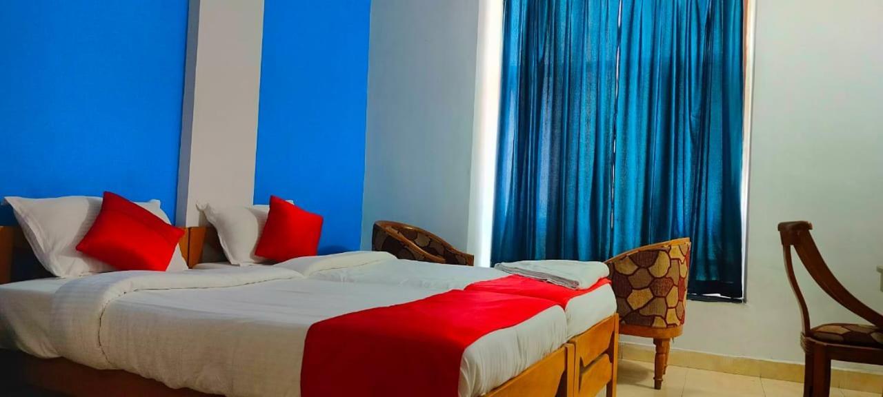 Hotel Manhattan Chennai Luaran gambar
